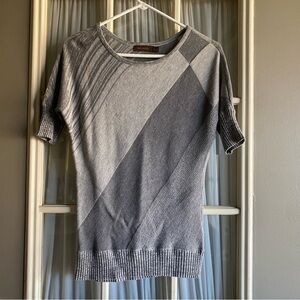 The Limited Gray Patterned Knit Short Sleeve Sweater